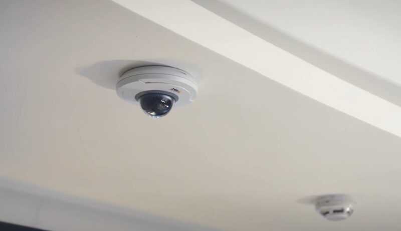 A security camera mounted to the ceiling